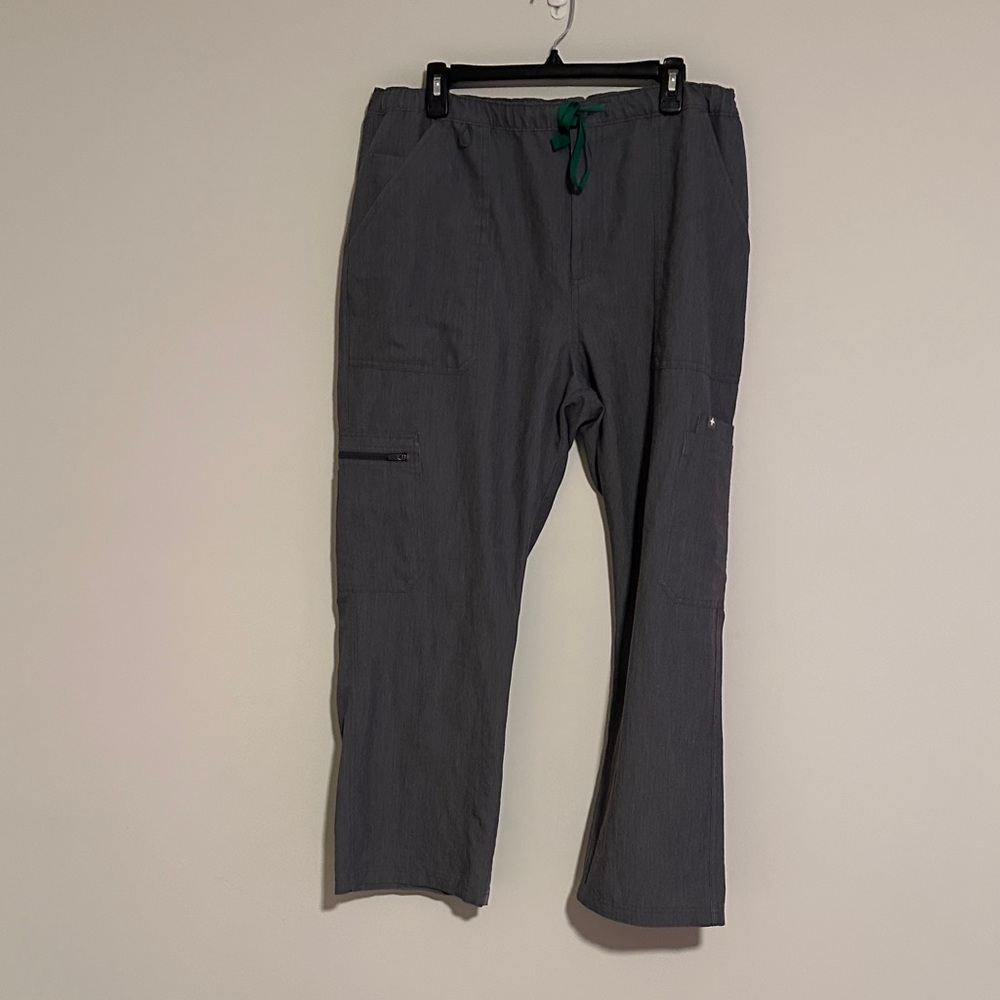 Figs Men's Charcoal Cairo Cargo Scrub Pants